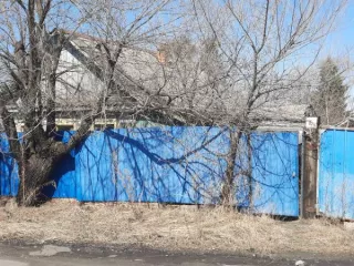 Жилой дом и земельный участок: Жилой дом площадью 44,1 кв. м, назначение объекта – жилое, количество этажей - 1, кадастровый номер 28:04:010481:28. Задолженность по уплате взносов за коммунальные услуги не представлена. Тех. документация не представлена. Зарегистрировано 6 чел.  Земельный участок…