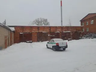 Комплекс: земельный участок 320 кв.м и гараж 232,5 кв.м, Грязовец, Вологодская область. Комплекс им-ва, расположенный: Российская Федерация, Вологодская область, Грязовецкий муниципальный округ, город Грязовец, улица Ленина (д. 79а): 1. ЗУ Пл.: 320 +/- 4 кв.м. КН 35:28:0404003:2087 Категория…