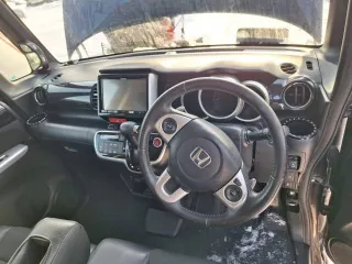 Honda N-BOX 2017 года, 64 л.с., пробег 200000 км, АКПП. Автомобиль не на ходу, отсутствует аккумулятор. VIN: JF1-2551100.