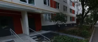 1/4 доля в праве на квартиру площадью 32,5 кв.м. по адресу: г. Москва, ул. Медынская, д. 2, корп. 3, кв. 121. Кадастровый номер: 77:05:0009002:9468. Обременения: арест, запрет регистрационных действий.