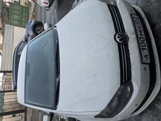 Фольксваген Поло 2015, VIN: XW8ZZZ61ZFG029576, цвет белый. Состояние: не на ходу, аккумулятор вышел из строя, необходима замена.