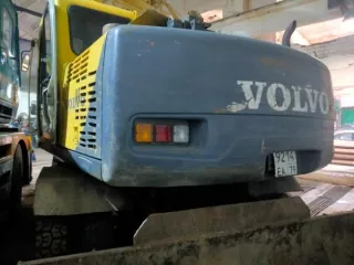 Экскаватор колесный Volvo EW 130, 2000 года выпуска, государственный номер 9214ЕА79, заводской № машины EDY0938, номер двигателя B5.9-С-21430705, цвет желтый. Регистрационный номер 731/А. Снижение цены на 15%. Цена - 2138294 руб. (с учетом НДС 22%). Задаток - 534573,50 руб. Шаг - 21382,94 руб…