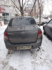 Автомобиль Lada Granta 2013 года, серебристо-серый цвет. Пробег 196 183 км. Двигатель бензиновый, объем 1.6 л (1596 куб. см), мощность 81.6 л.с. VIN: ХТА219060DY057940. Экологический класс 4. Автомобиль на ходу. Состояние: есть небольшая ржавчина по кузову, трещина на заднем бампере. Повышенный…