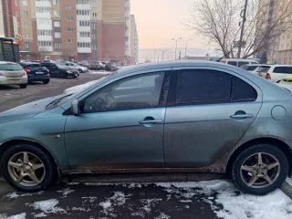 Легковой автомобиль седан Mitsubishi Lancer 1.5, 2008 г.в., г/н C922CT124, VIN JMBSRCY2A8U014288, номер кузова JMBSRCY2A8U014288, номер двигателя 0021830, цвет светло-серо-зеленый. Рабочее состояние не проверялось, передний бампер разбит, иных видимых повреждений не имеет. Обременения: запреты…