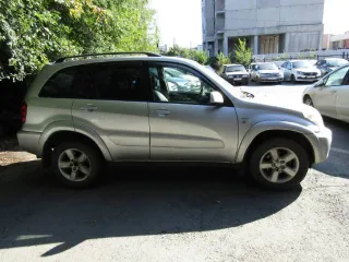 Toyota RAV4, 2004 года, 150 л.с., 280000 км, полный привод. Автомобиль легковой, марка: Toyota, модель: RAV4, VIN: JTEHH20V006127441, гос. рег. номер: А199ЕО774, год изготовления: 2004.