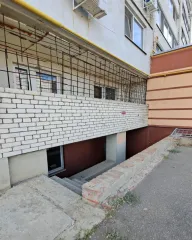 Нежилое помещение, литер А, цокольный этаж, 100,2 кв.м., кадастровый номер: 64:48:010113:1853, адрес: г. Саратов, ул. Павелецкая, д 69, пом. 1, литер А