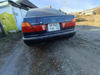 Toyota Sprinter 1998 года, 100 лс, 300000 км, АКПП. VIN отсутствует, кузов № H077749, цвет синий. Коробка затягивает при переключении. По кузову есть недостатки, имеются сколы. В правой стороне спереди не понятные стуки. Возможно наличие иных скрытых недостатков.