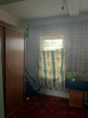 Доля здания 76.8 кв.м и участка 3703 кв.м Амурская область 1/5 доля здания, площадь 76.8 кв.м., назначение: жилое, количество этажей: 1, адрес (местонахождение): Россия, Амурская область, р-н Магдагачинский, с Черняево, ул Подгорная, д 20, кадастровый (условный) номер: 28:16:013901:1259. 1/5 доля…