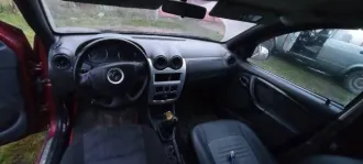 Renault Sandero 2011 года, 102 л.с. Пробег 179 000 км. Аккумулятор в неисправном состоянии. После замены масляного насоса появился стук в двигателе. Общее состояние на ходу требует уточнения при осмотре.