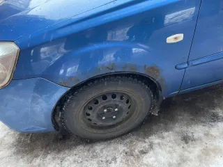 Kia Rio 2010 года, 95 л.с., пробег 218582 км. VIN XWEDH511AA0002458, цвет синий. Номер двигателя G4EE AH330837, тип двигателя бензиновый, мощность 69.9 кВт (95 л.с.), номер кузова XWEDH511AA0002458, снаряженная масса 1580 кг (1244 кг без нагрузки).