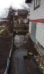 Доли (1/2) в доме, участке, нежилом здании (40 м²) и участке (658 м²), Брянская область. 1/2 доля дома и 1/2 доля земельного участка в Брянске, еще 1/2 доли в праве на нежилое здание, с кадастровым номером 32:28:0023802:446, общей площадью – 40 кв.м., 1/2 доли в праве на земельный участок под ним…