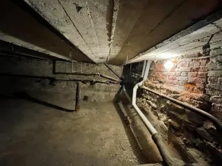 Нежилое помещение 63.8 кв.м в Санкт-Петербурге по адресу: Вознесенский проспект, д. 55, литера А, пом. 13-Н. Назначение: нежилое, этаж: цокольный, кадастровый номер 78:32:0001063:771. Право собственности подтверждается записью в ЕГРН от 29.04.2021 № 78:32:0001063:771-78/011/2021-1.