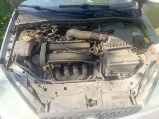 Ford Focus 2004 легковой, VIN X9FFXXEEDF4S42493, на условном ходу. VIN-номер частично не читаемый, требуется ремонт.