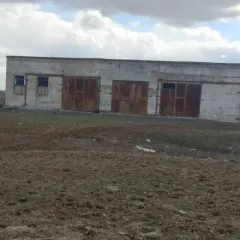 Магазин п. Восход, Республика Калмыкия, Октябрьский район, п. Восход, ул. Ленина, д. 25. Собственность. Этажность 1. Общая площадь по внутреннему обмеру 635,5 м², по наружному обмеру 690 м². Строительный объем 2553 м³. Год постройки 1983. Хронологический возраст 39 лет. Группа капитальности II.