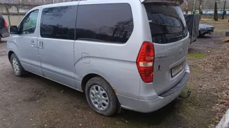 Hyundai Grand Starex 2010 года, 145 л.с., пробег 290000 км, автоматическая коробка передач. Автомобиль Hyundai H-1 2010 года выпуска, VIN: KMJWA37JBAU237637.