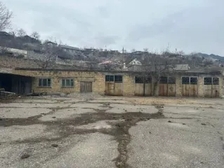 Нежилое здание 1071,33 кв.м, участок 22000 кв.м, Дагестан Кадастровый номер здания 05:35:000002:1861, земельного участка 05:35:000002:1186 Имущество расположено по адресу: РФ, Республика Дагестан, Унцукульский район, с. Унцукуль.