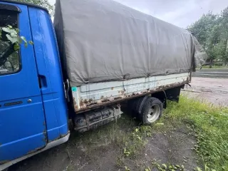 ГАЗ 3302, 2012 года выпуска, цвет - синий, VIN X96330200C2517703, государственный номер K645KH29. Состояние ТС: в рабочем состоянии, аккумулятор разряжен, следы ржавчины и коррозия по всему кузову, кузов обтянут тентом, тент порван в задней части. 1 штука. VIN номер: X96330200C2517703, год выпуска…