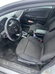 Opel Astra 2011 года, 241113 км, 90 л.с. Автомобиль на ходу, заводится. Есть следы коррозии на колесных арках. Зимняя шипованная резина (3 сезона). Коробка в порядке, переключение мостов тоже. Переднеприводная, механика. Требуется капитальный ремонт двигателя, двигатель не родной, замена не…