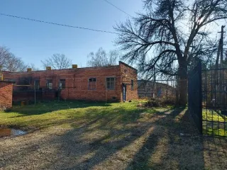 Нежилое здание 233.4 кв.м с участком, Краснодарский край. Площадь здания 233.4 кв.м, кадастровый номер 23:04:0402092:374. Местоположение: Краснодарский край, Брюховецкий район, станица Новоджерелиевская, улица Ленина, дом 51/2. С земельным участком кадастровый номер 23:04:0402092:372, площадь 1248…