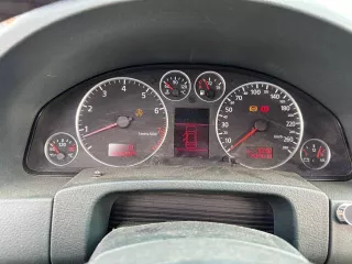 Легковой автомобиль АУДИ АЛЛРОАД, 2003 года выпуска,  VIN номер  WAUZZZ4B83N111199,  регистрационный номер ТС С740ОА196  предыдущий С027ТН96 , мощность двигателя 184 кВт/250 л.с. 1. Неисправен датчик АБС левого колеса 2. Неисправен датчик давление масла