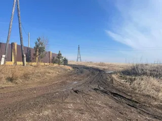 Земельный участок площадью 998 кв.м, Красноярский край. Категория земель: земли сельскохозяйственного назначения, разрешенное использование: для дачного строительства. Местоположение установлено относительно ориентира, расположенного за пределами участка. Почтовый адрес ориентира: Российская…