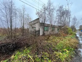 Объект недвижимости 89.7 кв.м, Архангельская область, г. Архангельск, ул. Новоквартальная, д. 3 стр. 2 (кадастровый номер 29:22:050403:232) одновременно с земельным участком площадью 3 036 кв. метров (кадастровый номер 29:22:050403:7), на котором он расположен.