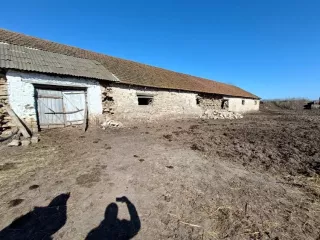 Здание кад. № 26:09:020901:8, пл. 1488.60 кв. м. по адресу СК, Туркменский район, с. Камбулат, МТФ №2.