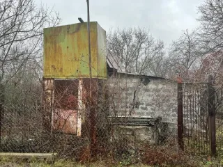 Земельный участок площадью 600 кв.м. Категория земель: земли сельскохозяйственного назначения, для садоводства. Кадастровый номер: 61:02:0501601:320. На земельном участке расположен объект незавершенного строительства из шлакоблока, в собственности у должника не находится. Адрес местоположения…