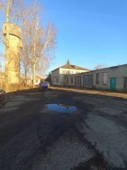 Здания общей площадью 329,4 кв.м в Ульяновской области. Включает здание производственных и складских помещений площадью 319,2 кв.м и здание проходной площадью 10,2 кв.м. Кадастровые номера: 73:03:050106:501 и 73:03:050106:502. Адрес: Ульяновская область, Вешкаймский район, рабочий поселок Вешкайма…