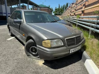 Транспортное средство марки MERCEDES BENZ C180, год выпуска 1994, цвет белый (темно-серый), VIN № WDB2020181F041412. Транспортное средство марки MERCEDES BENZ C180, год выпуска 1994, цвет белый (темно-серый), VIN № WDB2020181F041412. 1 Штука (шт) 
Вид транспорта: Легковой 
Назначение: pryamie…