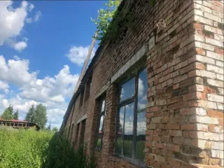 Гараж 490.5 кв. м, земельный участок 1754 кв. м. Красноярский край, Сухобузимский район, с. Сухобузимское, ул. Ленина, д. 82, стр. 3. Здание нежилое, назначение: Гараж, КН 24:35:0450228:58, площадью 490,5 кв. м, количество этажей - 2, в том числе подземных 0. Техническое состояние здания согласно…