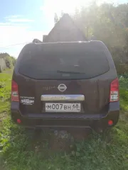 Nissan Pathfinder 2012 года, универсал. Дизельный двигатель 190 л.с., цвет серо-сиреневый, VIN: Z8NJVWR51CS000651. На ходу. Пробег 232 220 км. Недостатки: вмятина на правом переднем крыле, замят левый порог, есть царапины и сколы на кузове.
