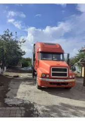 Freightliner FLC, 1998 года, автомобиль грузовой, марка: Freightliner, модель: FLC, VIN: 1FUYSDYBXXLB48266, гос. рег. номер: Е169СЕ161, год изготовления: 1998.