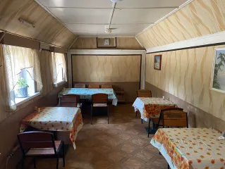 Кафе-закусочная 100,4 кв.м и право аренды земельного участка 1200 кв.м, Пермский край, Нытвенский район. Здание кафе-закусочной площадью 100,4 кв.м, назначение: нежилое, количество этажей: 2, в том числе подземный 1, кадастровый номер 59:26:2380110:460 и право аренды земельного участка площадью…