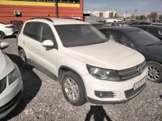 Volkswagen Tiguan 2012 года, VIN XW8ZZZ5NZCG117000.