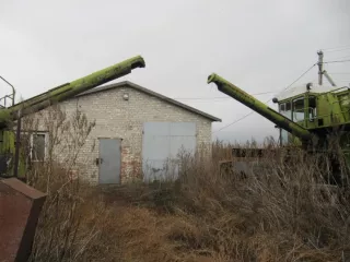 Здание нежилое (залоговое имущество), площадью 706,90 кв.м., адрес: Воронежская обл., Ольховатский р-н., Караяшниковское сельское поселение, северная часть кадастрового квартала 36:18:5500005, кадастровый номер 36:18:5500005:171.