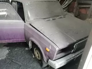 Легковой автомобиль ВАЗ 21074, 2001 г.в. (двигатель требует кап. ремонта, требуется замена карбюратора, шаровых; резина изношена). Автомобиль