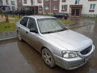 Хендэ Акцент 2003 года, светло-серый. VIN: X7MCF416P4M007378, ПТС: 74831427, госномер: М175НХ196. Изготовитель: ООО ТАГАЗ (Россия). Тип двигателя: бензиновый, мощность 102 л.с. Разрешенная максимальная масса 1555 кг, масса без нагрузки 1176 кг.