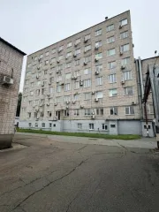 Нежилые здания, гараж и право аренды земли, 4813,4 кв.м, Удмуртия. Здания и право аренды земельного участка в Ижевске: нежилое здание, назначение: нежилое, 7-этажный (подземных этажей -1), общей площадью 4813,4 кв.м., инв. №38756, литер А, кадастровый (или условный) номер: 18:26:030034:5532, адрес…