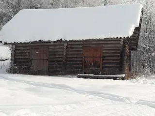 Склад продовольственных товаров 36 кв.м Новгородская область Склад продовольственных товаров, расположенный по адресу: Российская Федерация, Новгородская область, муниципальный округ Маловишерский, деревня Лука, улица Кленовая, здание 28, общей площадью 36,0 кв.м, с кадастровым номером…