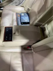 Toyota Camry, 2013 года, 181 лс, 265400 км, АКПП. Автомобиль марки TOYOTA, модель CAMRY, год выпуска 2013, идентификационный номер (VIN): XW7BF4FK10S031357. Состояние автомобиля: Есть трещина в передней правой фары, бампер задний сломан, небольшая вмятина на багажнике, акпп требует ремонта.