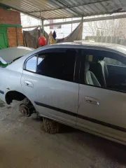 Автомобиль марки Hyundai модель Elantra, 2005 г.в., VIN KMHDN41BP6U247487, цвет серебристый, мощность двигателя 112 л.с. Имеются внешние повреждения: потертости, царапины, вмятины, очаги коррозии на кузове, трещины и сколы стекол. На момент публикации объявления на официальном сайте МВД России…