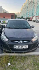 Хэтчбек Hyundai Solaris 2013 года, черно-серый цвет, VIN Z94CT51CBDR079730