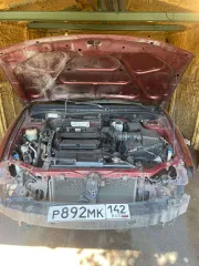 Легковой автомобиль Kia Spectra, 2008 года. Цвет: красный перец, VIN: XWKFB227380085200, госномер: Р892МК142. Технические особенности: автомобиль не на ходу, отсутствуют колеса, элементы молдинга, салона, отсутствуют передний и задний бампер, радиаторная решетка, передние и задние фары.