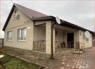 Доли дома и участка, 93,6 кв.м, Ставропольский край. 1/6 доля дома и 1/6 доля земельного участка в Ставропольском крае, еще 1/6 доля дома и 1/6 доля земельного участка в Ставропольском крае, еще 1/6 доля в праве на жилое здание, площадь: 93,6 кв.м., кадастровый номер: 26:06:173413:33 и 1/6 доля в…