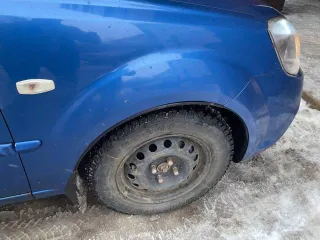 Kia Rio 2010 года, 95 л.с., пробег 218582 км. VIN XWEDH511AA0002458, цвет синий. Номер двигателя G4EE AH330837, тип двигателя бензиновый, мощность 69.9 кВт (95 л.с.), номер кузова XWEDH511AA0002458, снаряженная масса 1580 кг (1244 кг без нагрузки).