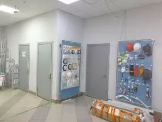 Нежилое здание, производственное под офисно-торговый дом, площадь 2070,7 кв.м, кад.№16:50:060201:133, г. Казань, ул. Родины, зд. 43, и 
Земельный участок площадью 5623 кв.м , кад. N 16:50:060201:633, г. Казань, ул. Родины, зд. 43