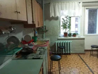 Жилое помещение с кадастровым номером 35:21:0401003:2560. Общая долевая собственность, доля в праве 1/5. Местоположение: Вологодская область, г. Череповец, ул. Сталеваров, д. 78, кв. 13, к. 4. Квартира является комнатой в общежитии, куплена с использованием материнского капитала за 460 000 руб…