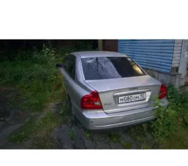 Volvo S80 2005 года, серебристый. VIN: YV1TS614951410534, ПТС: 10OT344863, госномер: М080ОМ10. Страна изготовления: Швеция. Мощность двигателя: 170 л.с. (125 кВт). Разрешенная максимальная масса: 2020 кг, масса без нагрузки: 1541 кг.