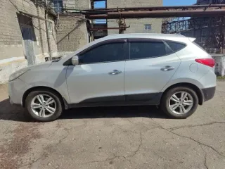 Автомобиль Hyundai ix35, универсал, серого цвета, 2010 года выпуска, гос.номер А760РЕДНР, vin: U5YZU81BCBL006178